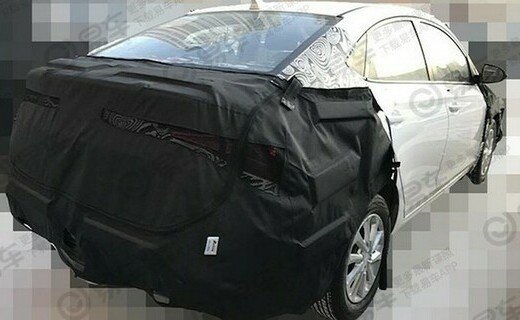 Китайский автопортал Bitauto опубликовал снимки закамуфлированной новой Hyundai Verna