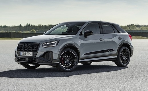 Что касается экстерьера, то после рестайлинга у Audi Q2 появились новые фары, которые в стандарте являются светодиодными, а в качестве опции - матричными