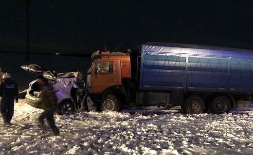 Смертельное ДТП произошло вечером 29 декабря на автодороге "Волгоград - Каменск-Шахтинский" в Морозовском районе Ростовской области.