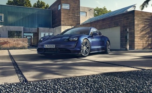 Компания Porsche официально представила свой первый серийный электрокар.