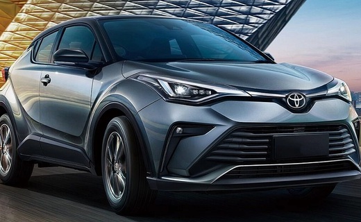 На российский рынок вышел новый электрический кроссовер Toyota Izoa