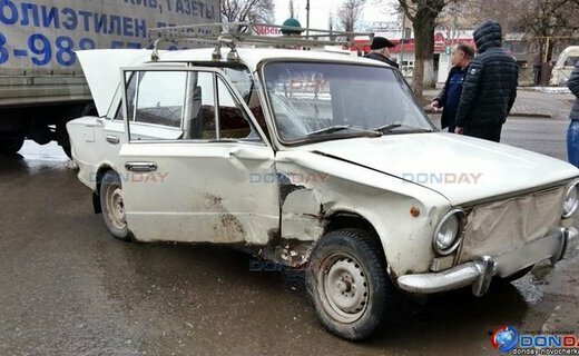 По данным ГИБДД, отечественный ВАЗ 2101, движущийся по Баклановскому проспекту не пропустил на перекрестке Киа Рио.