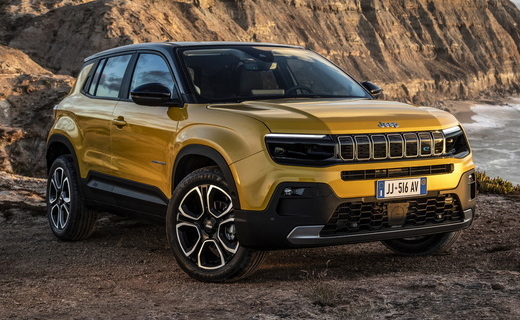 Компания Jeep представила на автосалоне в Париже свою первую полностью электрическую серийную модель.