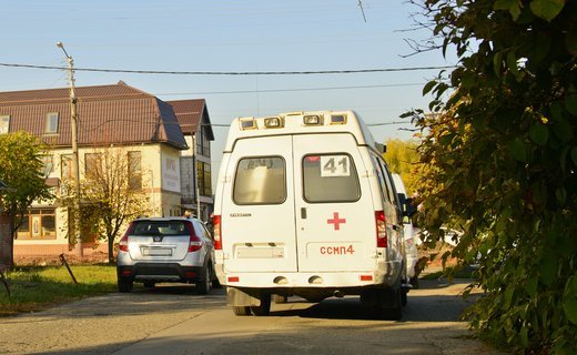 8 апреля по ул. Пескова произошло столкновение автомобиля ВАЗ-2109 с микроавтобусом.