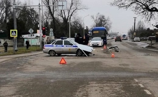 Служебный автомобиль мчался на вызов с включенными спецсигналами