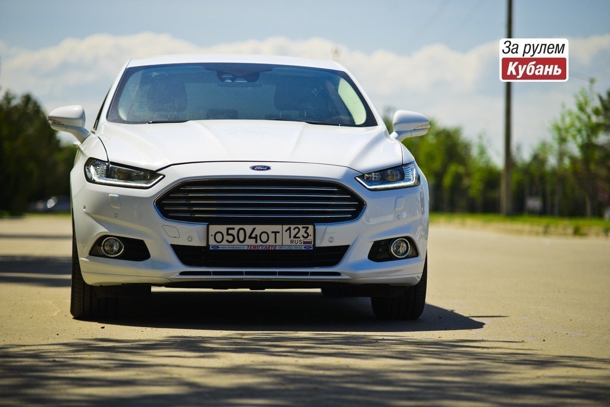 Экстерьер нового Ford Mondeo – это то, что привлекло миллионы автолюбителей и сотни автоэкспертов в момент, когда машина была впервые представлена на одной из автомобильных выставок.