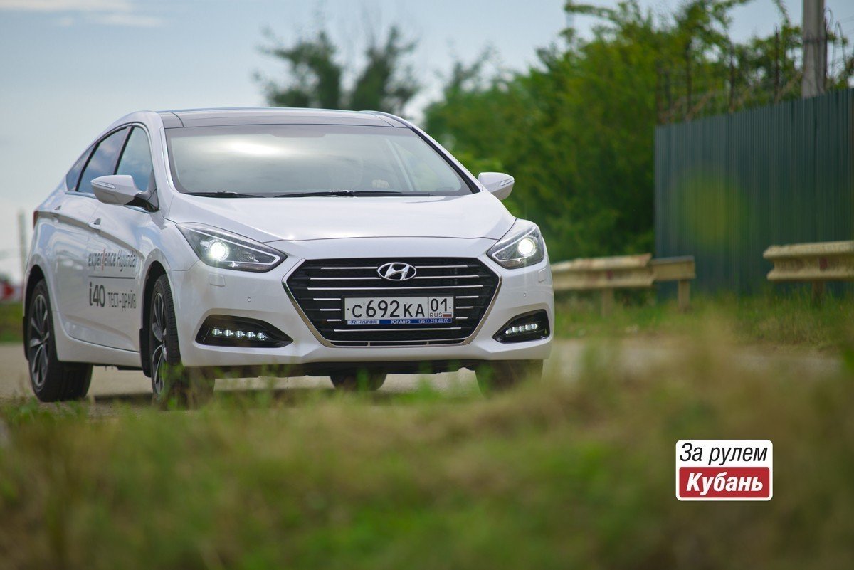 Внешность нового Hyundai i40 воплощает не только тенденции изменения дизайна корейской компании, но и стремление «Хёндэ» глобально изменить экстерьер модельного ряда.